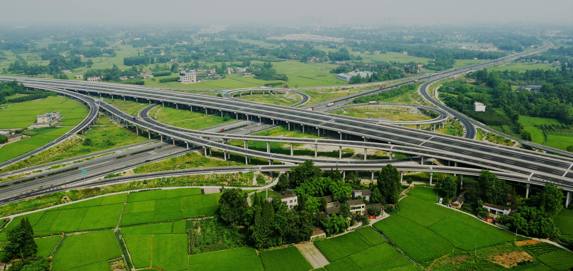 以百年基业为梦，以群策之力铸帆，建一项工程，竖一座丰碑